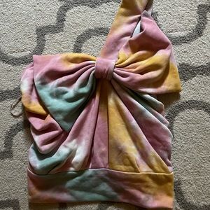 Adorable women’s tie dye one shoulder top.
